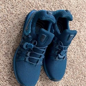 Womens nike shoes like new